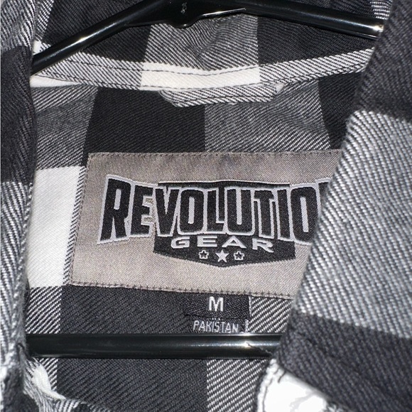 NWT Revolution Flannel in Medium - Picture 4 of 7